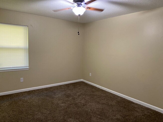 Building Photo - 30 Pony Cv