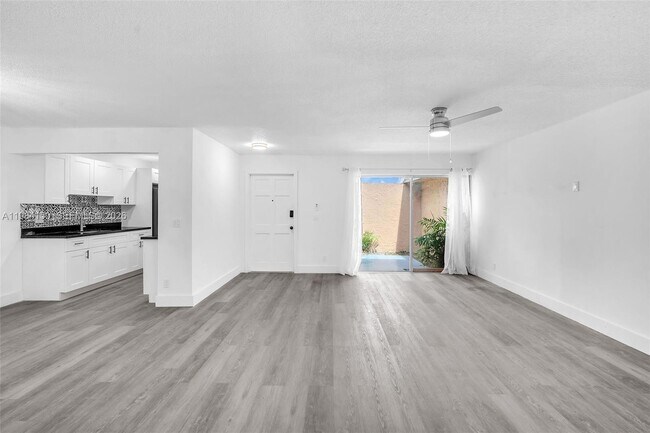 Building Photo - 7344 SW 8th Ct