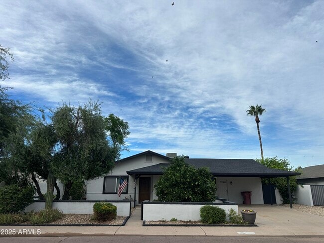 Building Photo - 8532 E Indianola Ave