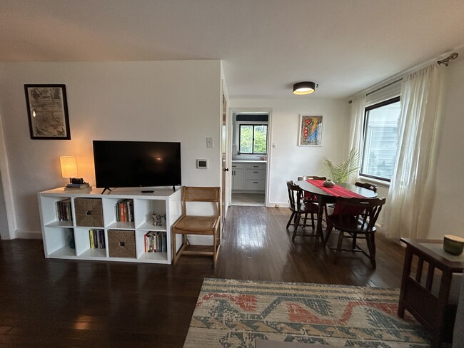 Building Photo - 138 Aikens Pl