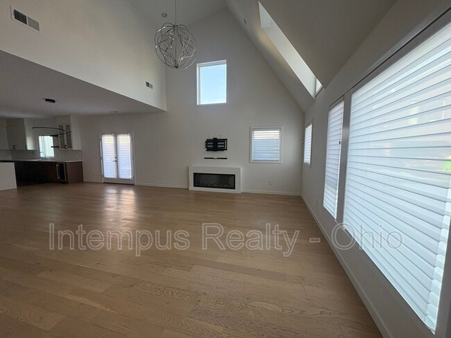 Building Photo - 2430 Richmond Rd