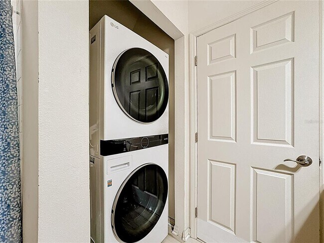 Building Photo - 8986 Shine Dr