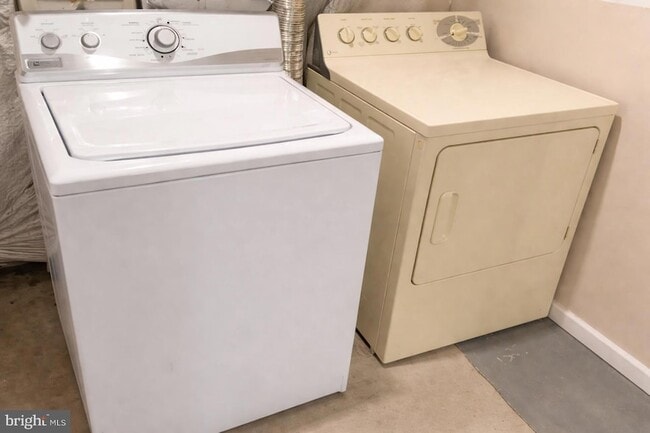 Building Photo - 44032 Aberdeen Terrace