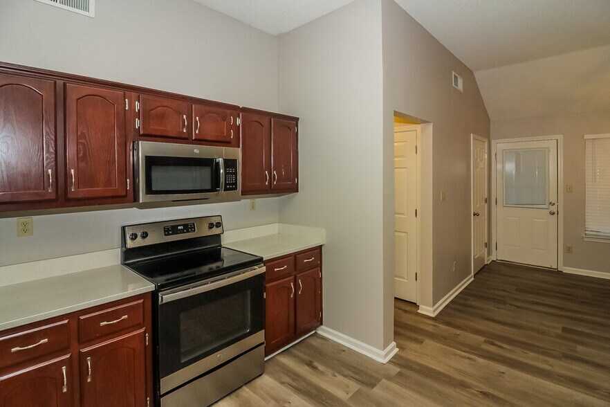 Building Photo - 5700 Kayla Dr