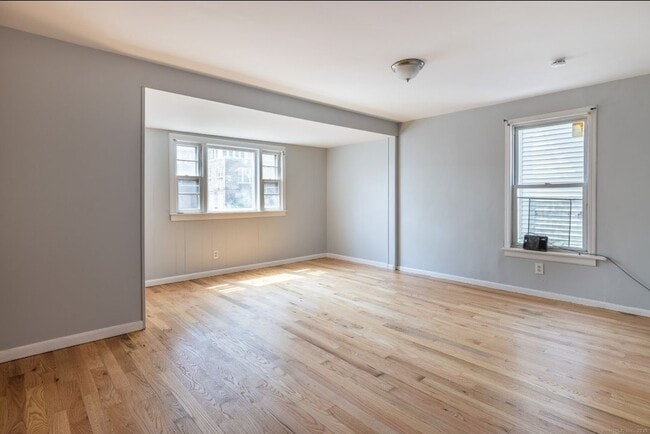Primary Photo - 668 Grand St