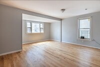 Building Photo - 668 Grand St