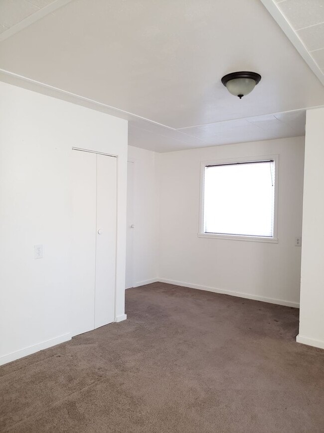 Building Photo - 2+ Bedroom, 2 bathroom Charming Home Avail...