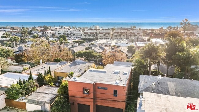 Building Photo - 212 3rd Ave