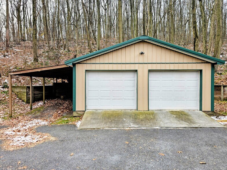 Building Photo - 135 Fraelich Rd