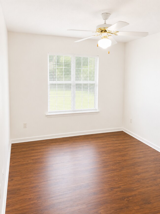 Building Photo - Charming 3-Bedroom Home Near Kings Bay Naval Base!