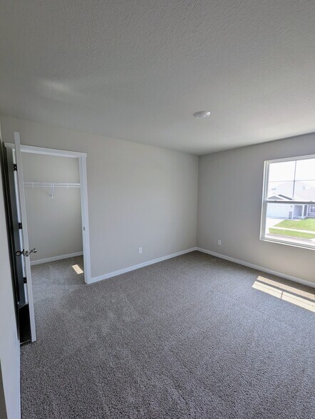 Bedroom 2 with Walk In Closet - 4302 NE 13th St