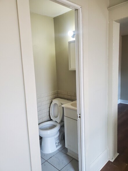 Building Photo - 1234 E Elm St