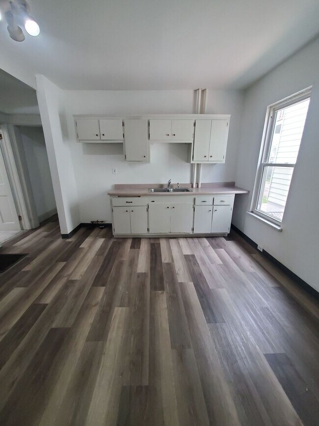 Building Photo - 1532 Owen Ave