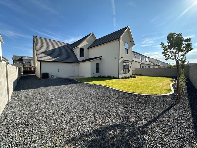 Building Photo - Desert Horizon!! BEAUTIFUL BRAND NEW 4 bed...