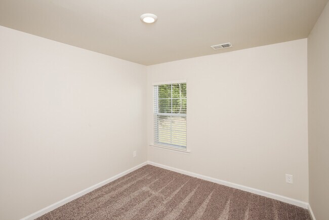 Building Photo - Brand New in Burnside Farms!