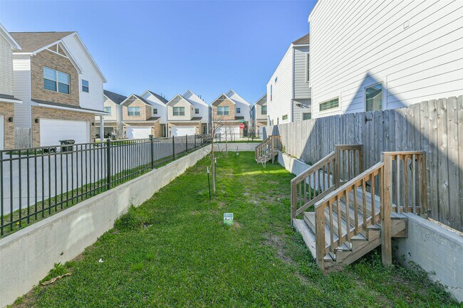 Building Photo - 308 Queen Sude Ln