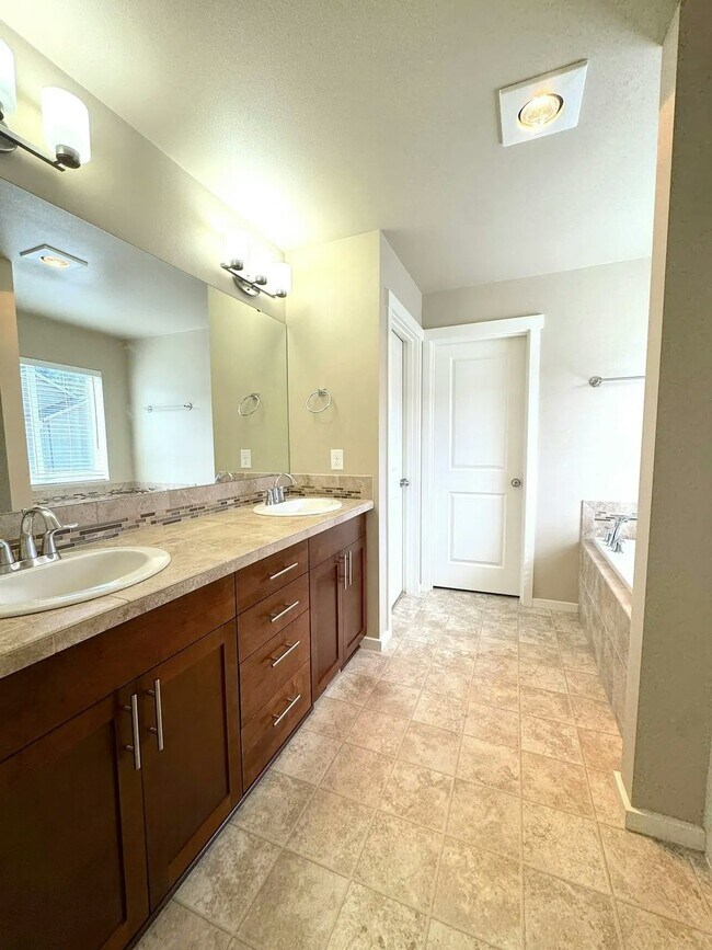 Building Photo - 1752 42nd St NE