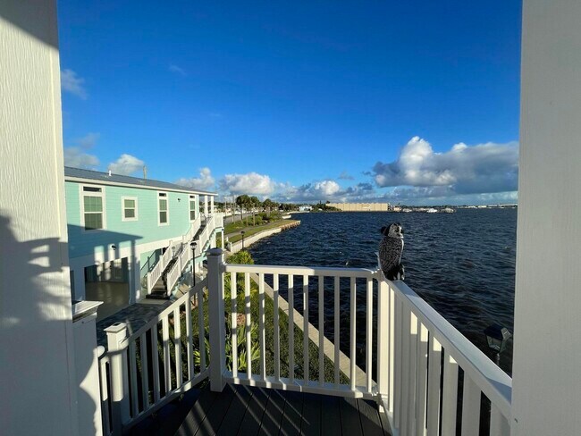 Building Photo - 452 NE Indian River Dr