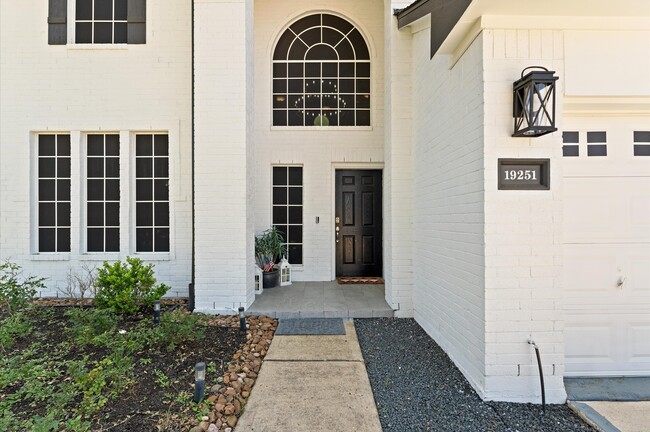 Building Photo - 19251 Hopeview Ct