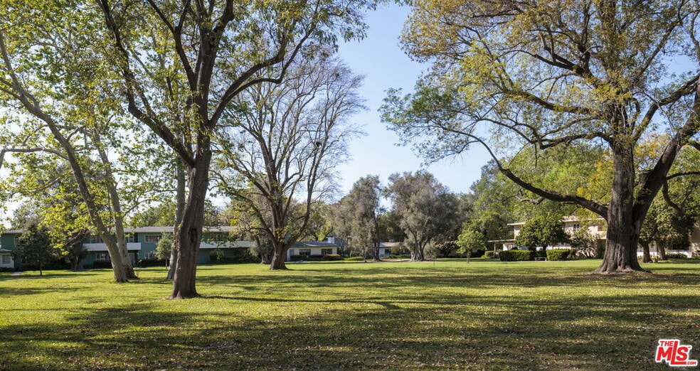 Building Photo - 5116 Village Grn