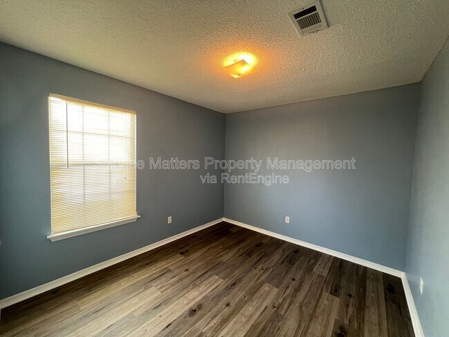 Building Photo - 2439 Redoubt Ave