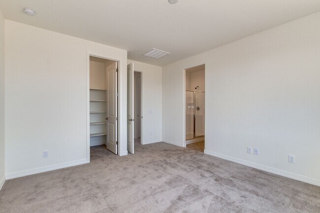 Building Photo - 5 bedroom/ 2 bath home in Casa Grande