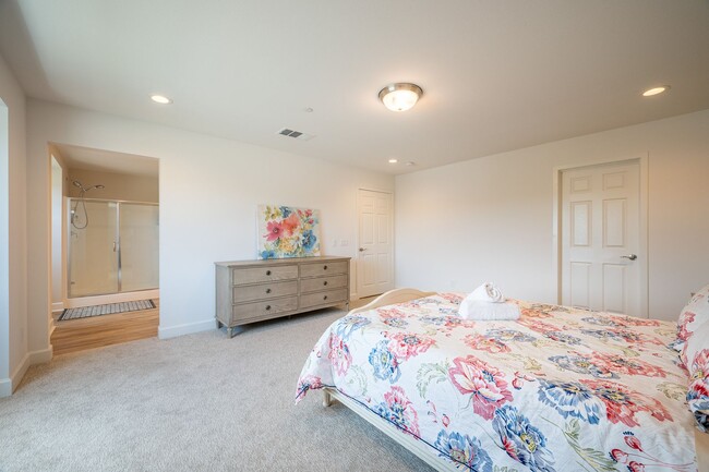 Building Photo - Lovely Home in Chino Valley Unified School...
