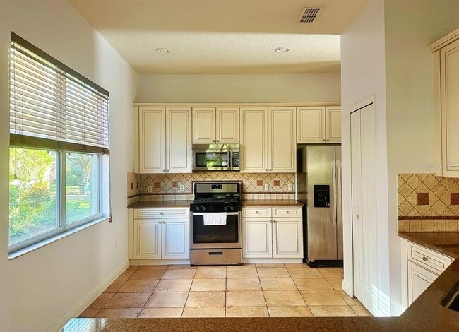 Building Photo - 13809 Amelia Pond Dr