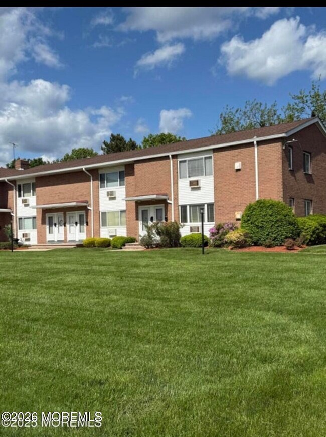 Building Photo - 35 Sternberger Ave