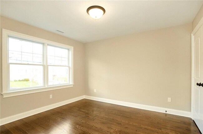 Building Photo - 150 Woodside Ave