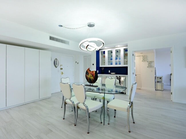 Building Photo - 3450 S Ocean Blvd