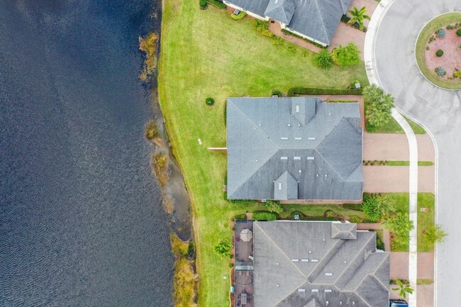 Building Photo - 11243 SW Parkside Dr