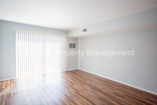 Building Photo - Georgetown Condos!!