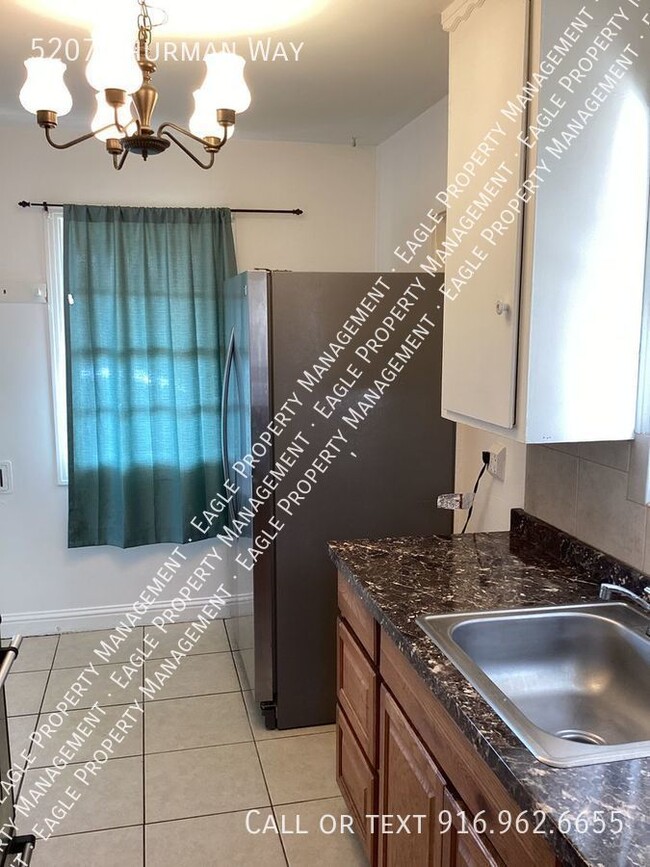 Building Photo - Cute 1 Bedroom 1 Bath Half Plex Close to S...