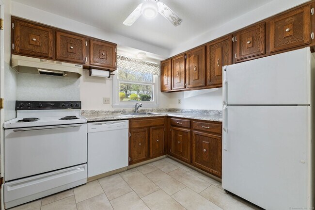 Building Photo - 339 Dunfey Ln