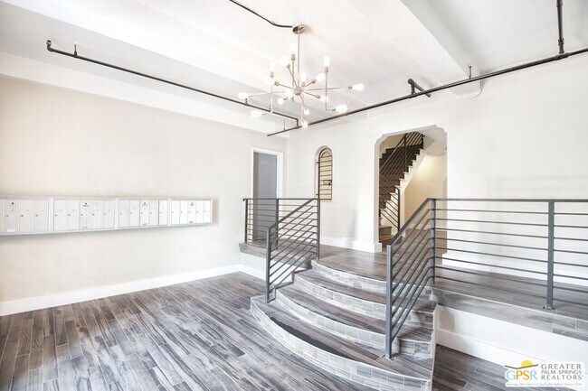 Building Photo - 250 S Kenmore Ave