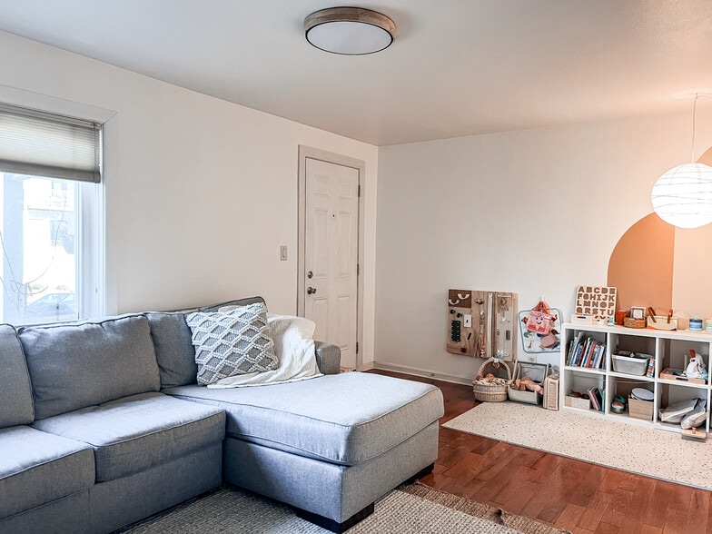 Building Photo - 1621 N Van Buren St