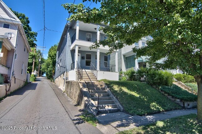 Building Photo - 1515 Pine St