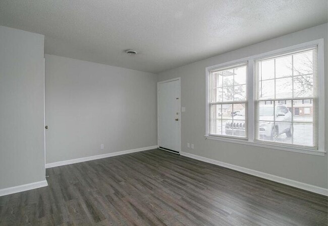 Building Photo - 812 Golf View Pl