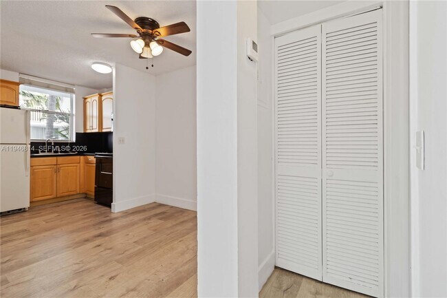 Building Photo - 1801 S Treasure Dr