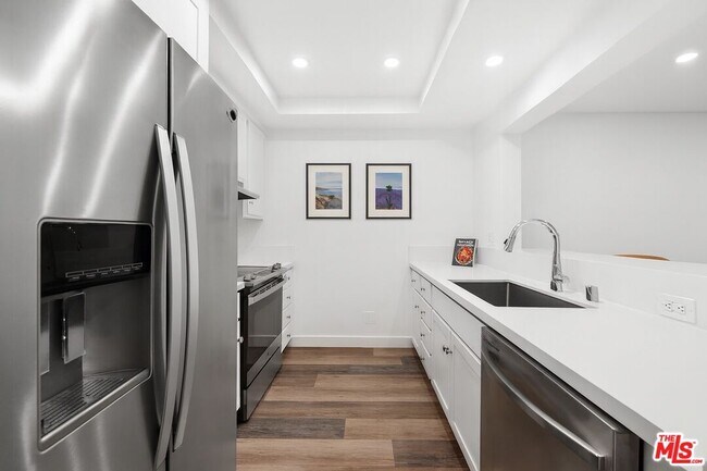 Building Photo - 501 Palisades Dr