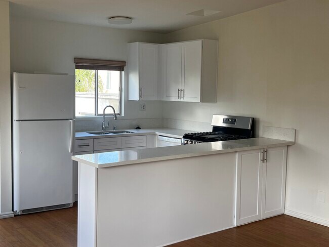 Building Photo - 652 San Juan Ave