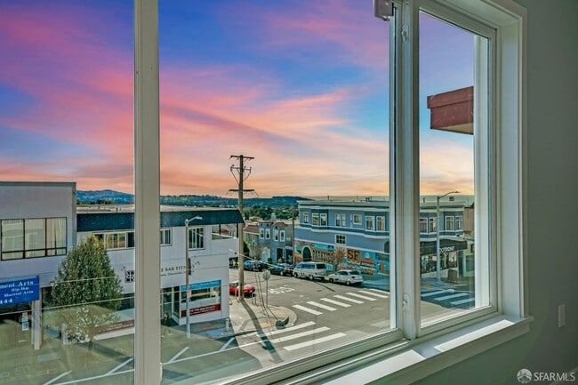 Building Photo - 1642 Taraval St