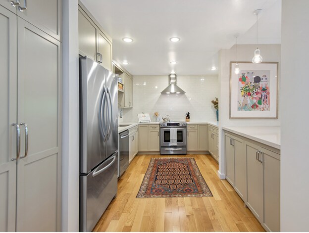 Building Photo - 8550 Holloway Dr