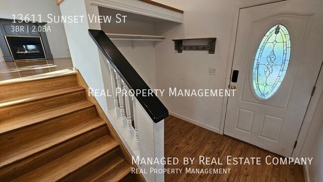 Building Photo - 13611 Sunset View St