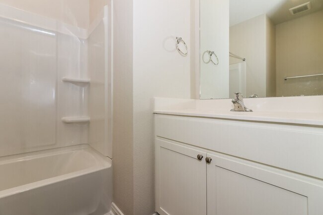 Building Photo - 401 Polly Grv Dr