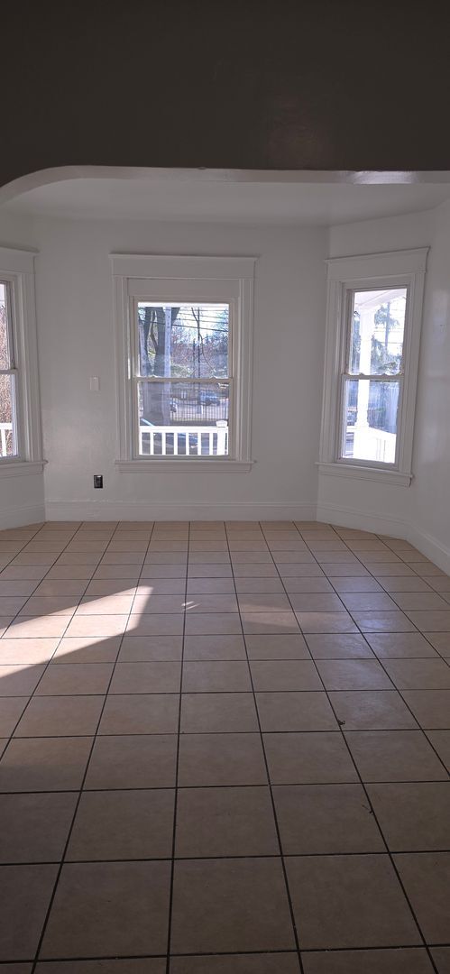 Building Photo - Large remodeled 4 bedroom with off street parking available**FREE MONTH OF RENT TO ANYONE WHO SIG...