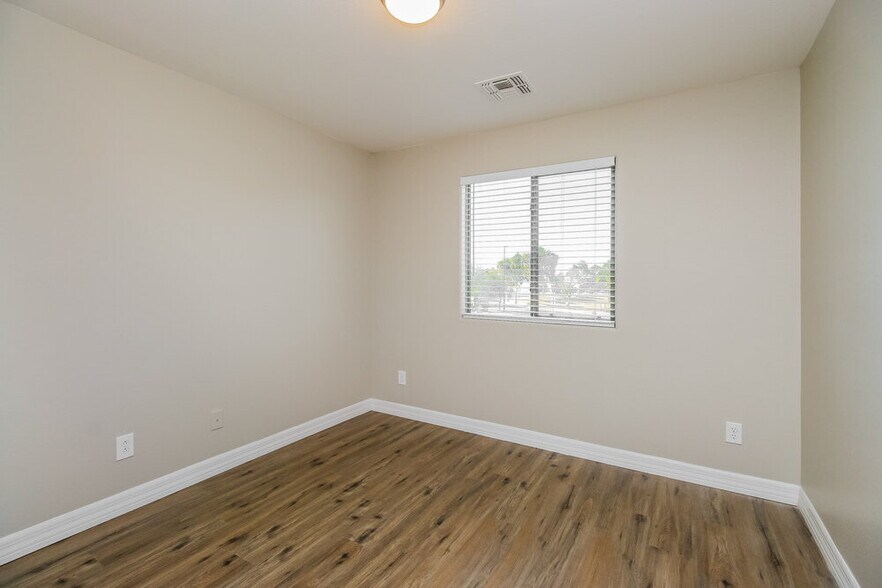 Building Photo - 4165 E Thunderheart Trail