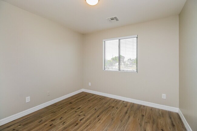 Building Photo - 4165 E Thunderheart Trail