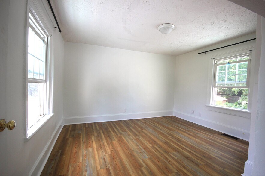Building Photo - 421 9th St NW